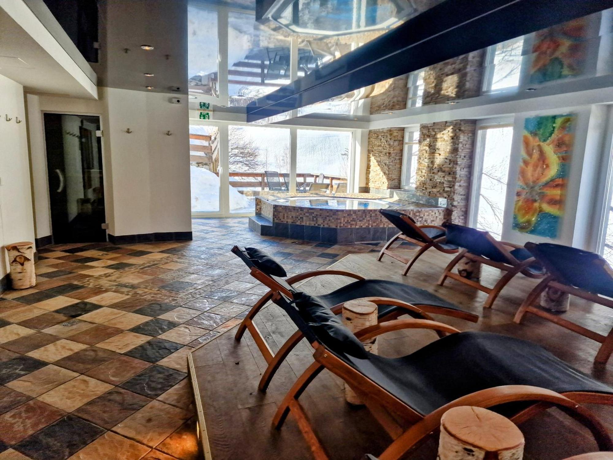 Amber Ski-In/Out Hotel & Spa 萨斯费 外观 照片