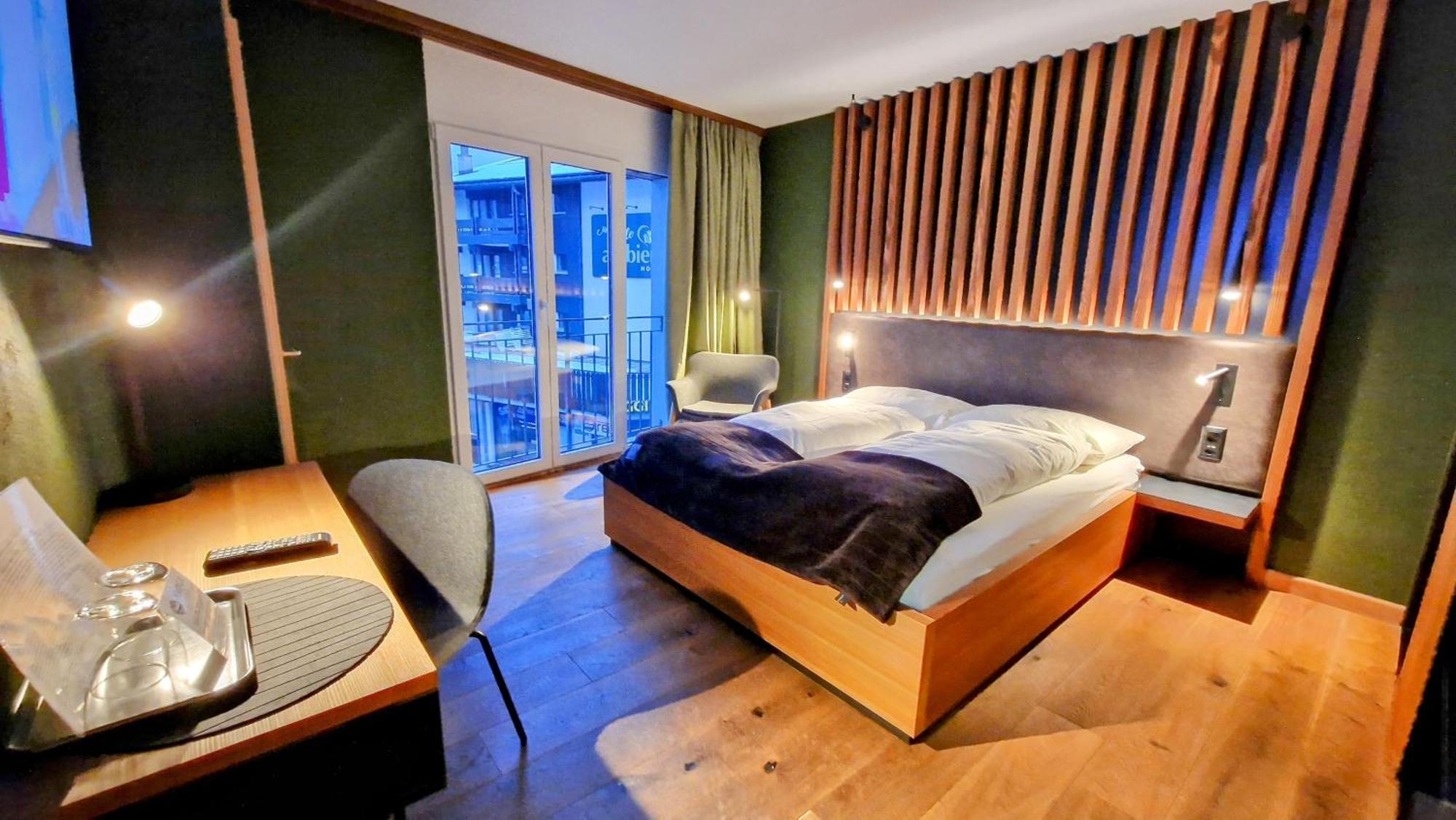 Amber Ski-In/Out Hotel & Spa 萨斯费 外观 照片