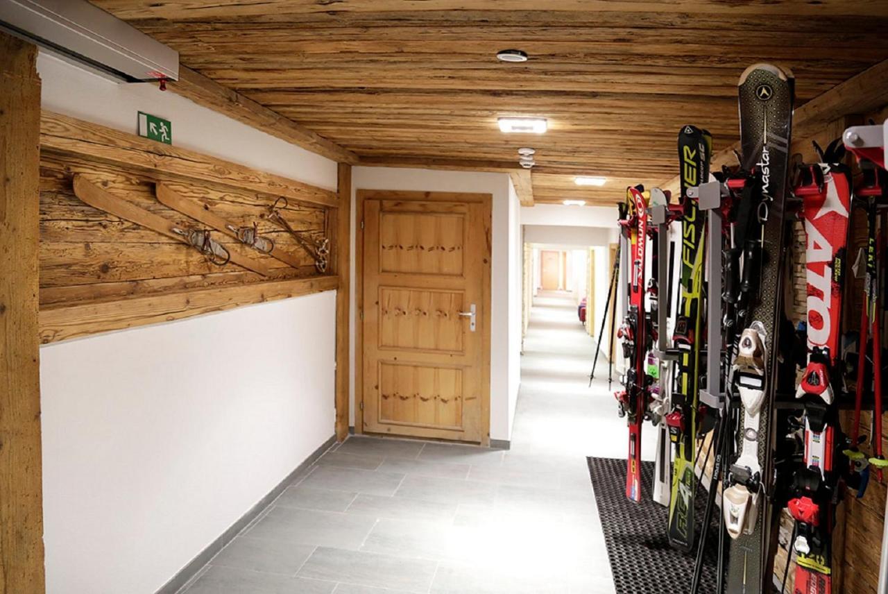 Amber Ski-In/Out Hotel & Spa 萨斯费 外观 照片
