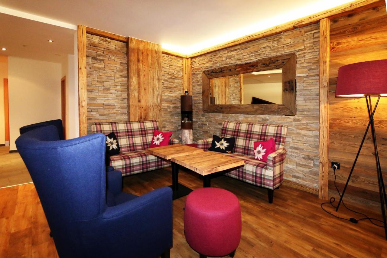 Amber Ski-In/Out Hotel & Spa 萨斯费 外观 照片