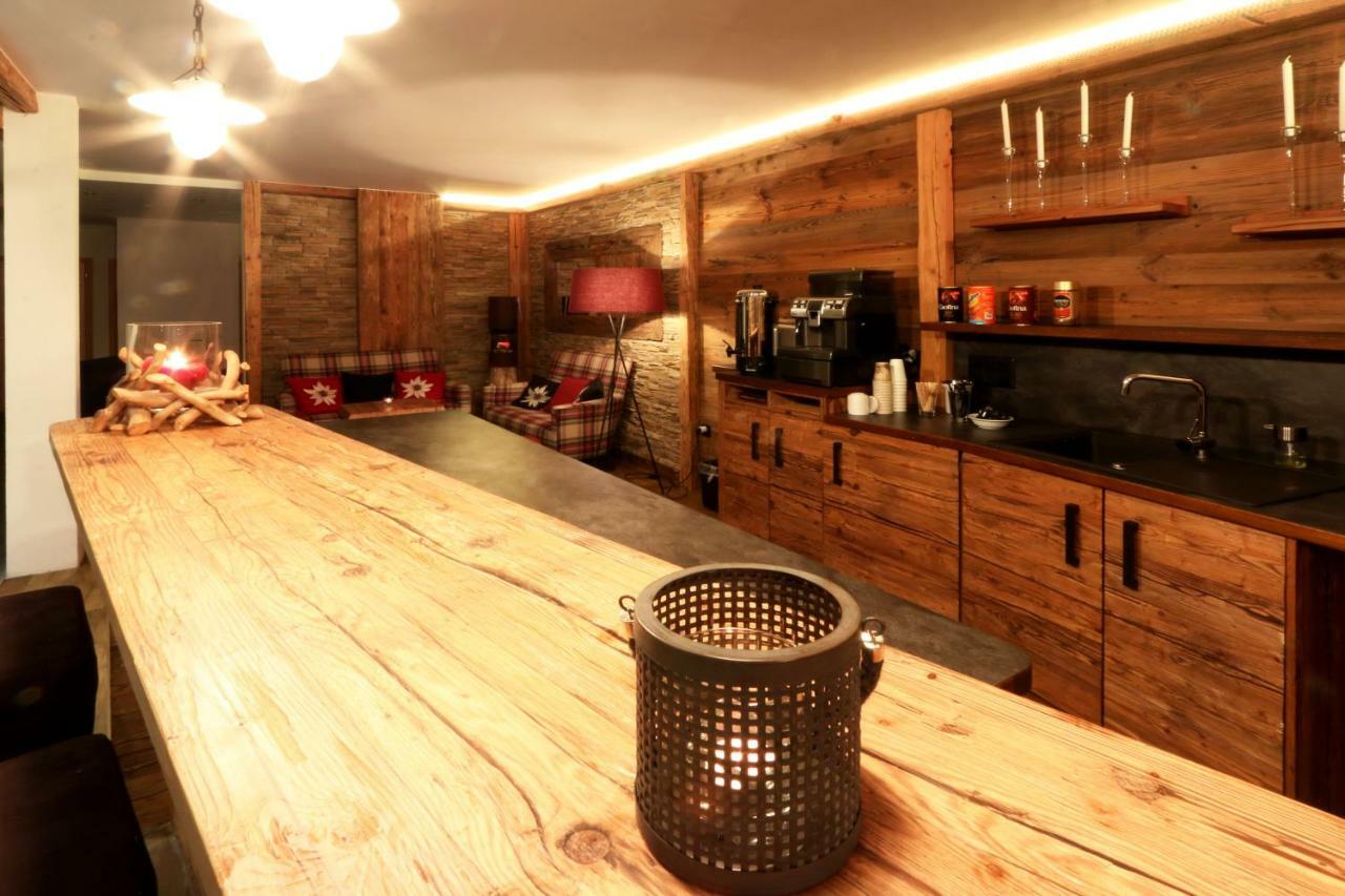Amber Ski-In/Out Hotel & Spa 萨斯费 外观 照片