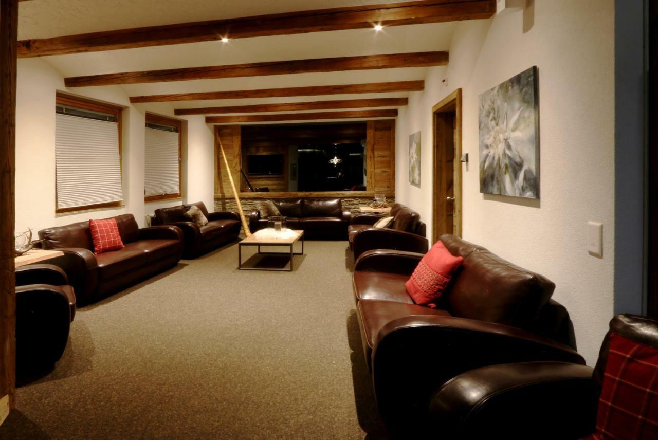 Amber Ski-In/Out Hotel & Spa 萨斯费 外观 照片