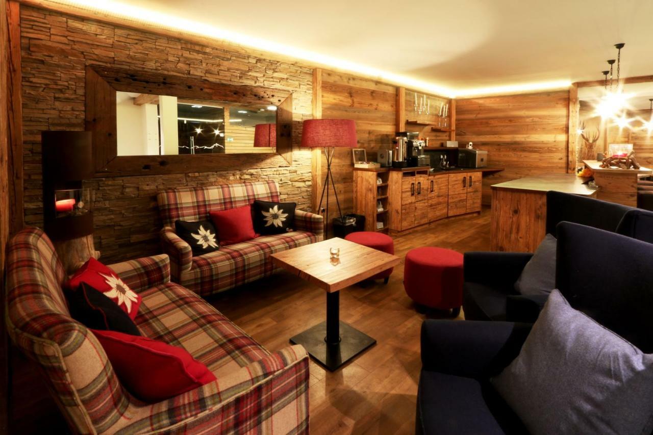 Amber Ski-In/Out Hotel & Spa 萨斯费 外观 照片