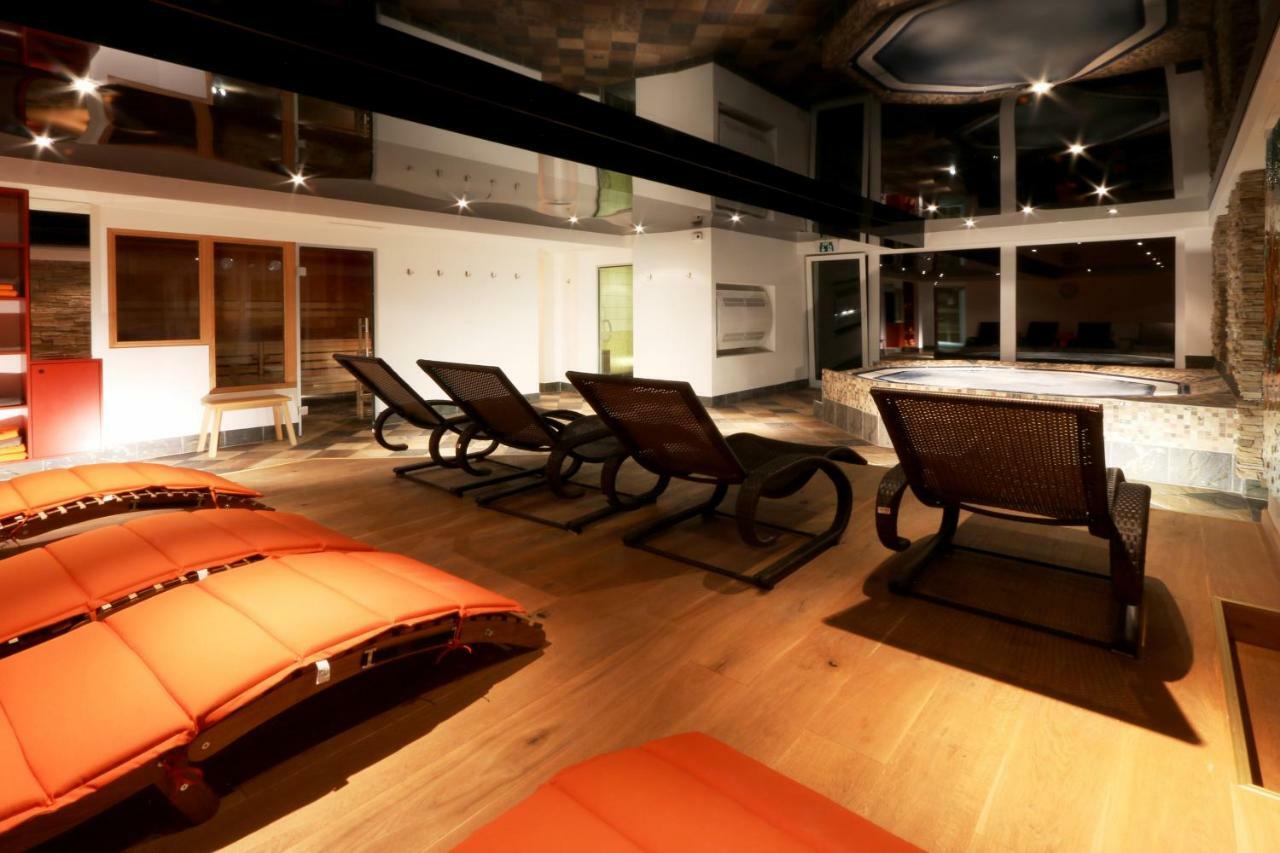 Amber Ski-In/Out Hotel & Spa 萨斯费 外观 照片