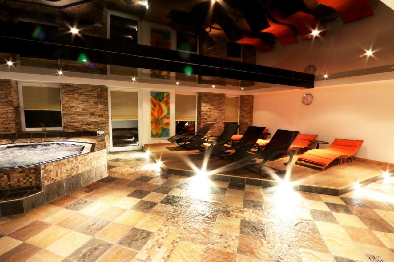 Amber Ski-In/Out Hotel & Spa 萨斯费 外观 照片