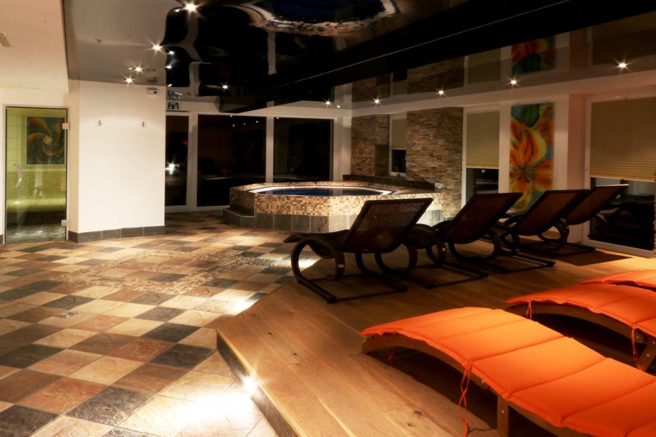 Amber Ski-In/Out Hotel & Spa 萨斯费 外观 照片